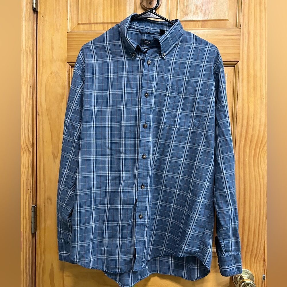 Arrow brand size M men’s blue and red plaid button down shirt